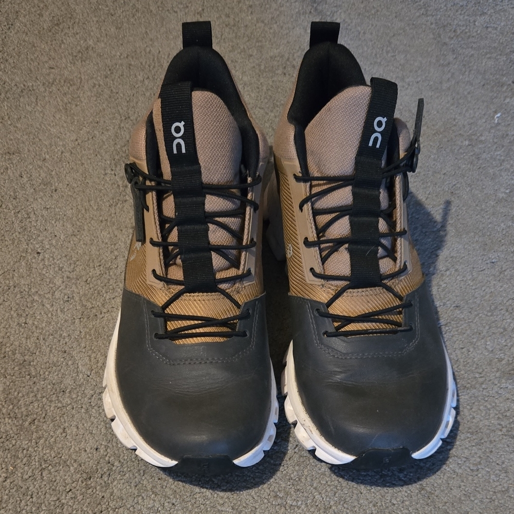 On Women's High Top Shoe